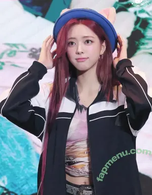 itzy.all.in.us / Shin Yu Na / Yuna ITZY / 유나 nude photo #0858