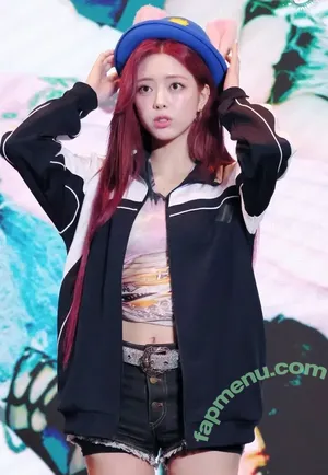 itzy.all.in.us / Shin Yu Na / Yuna ITZY / 유나 nude photo #0859