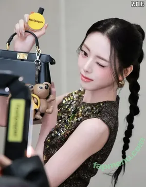 itzy.all.in.us / Shin Yu Na / Yuna ITZY / 유나 nude photo #0947