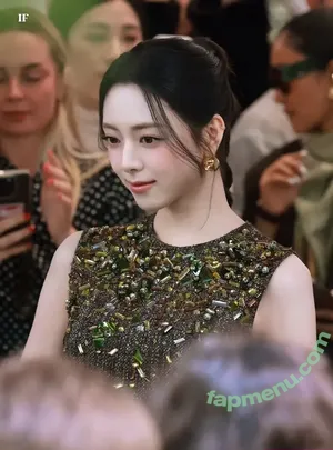 itzy.all.in.us / Shin Yu Na / Yuna ITZY / 유나 nude photo #0948