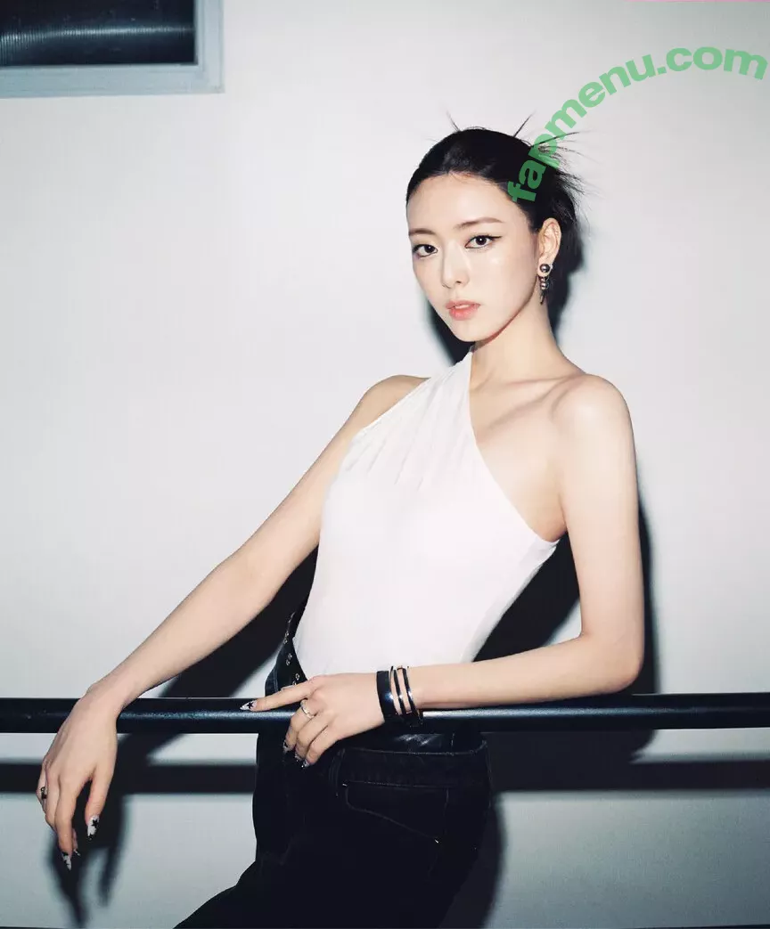 itzy.all.in.us nude photo #0202 (Shin Yu Na / Yuna ITZY / 유나)