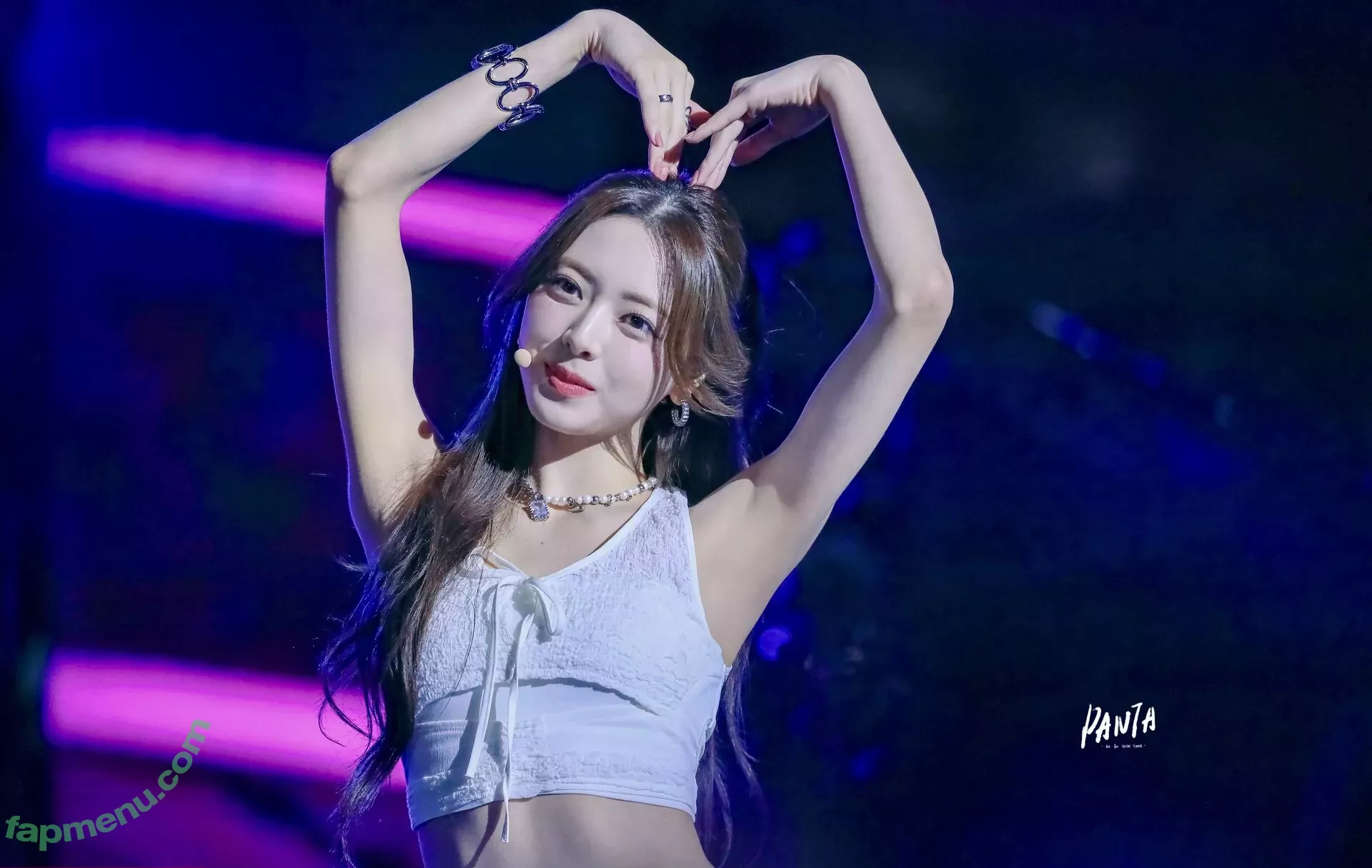 itzy.all.in.us nude photo #0208 (Shin Yu Na / Yuna ITZY / 유나)