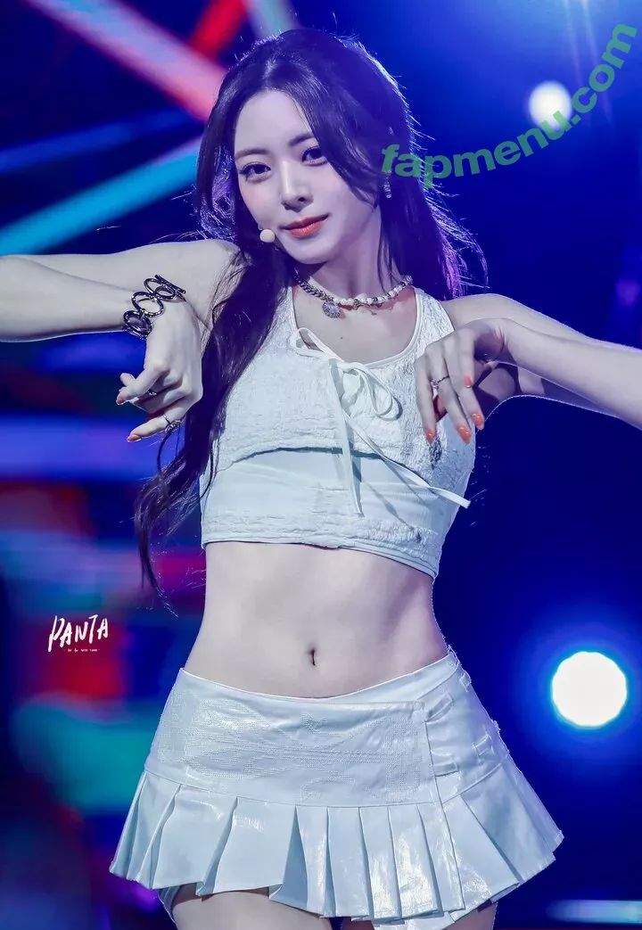 itzy.all.in.us nude photo #0209 (Shin Yu Na / Yuna ITZY / 유나)