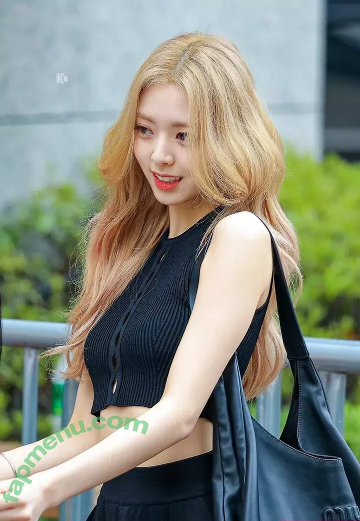 itzy.all.in.us nude photo #0214 (Shin Yu Na / Yuna ITZY / 유나)