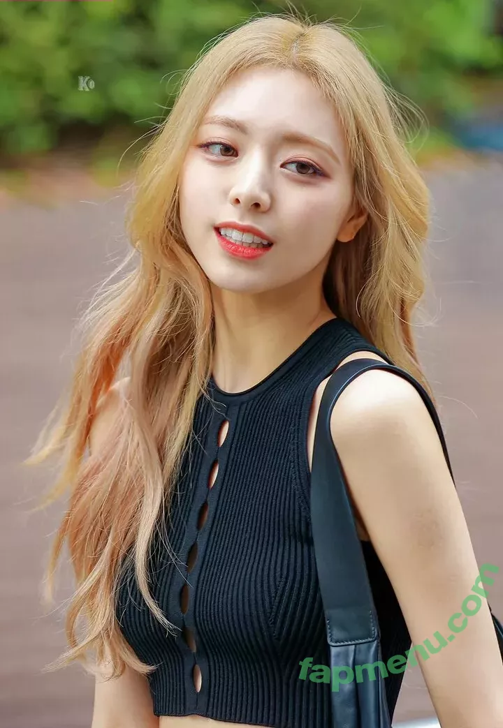 itzy.all.in.us nude photo #0216 (Shin Yu Na / Yuna ITZY / 유나)