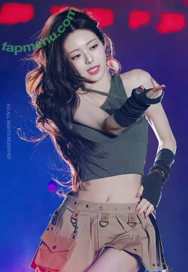 itzy.all.in.us nude photo #0218 (Shin Yu Na / Yuna ITZY / 유나)