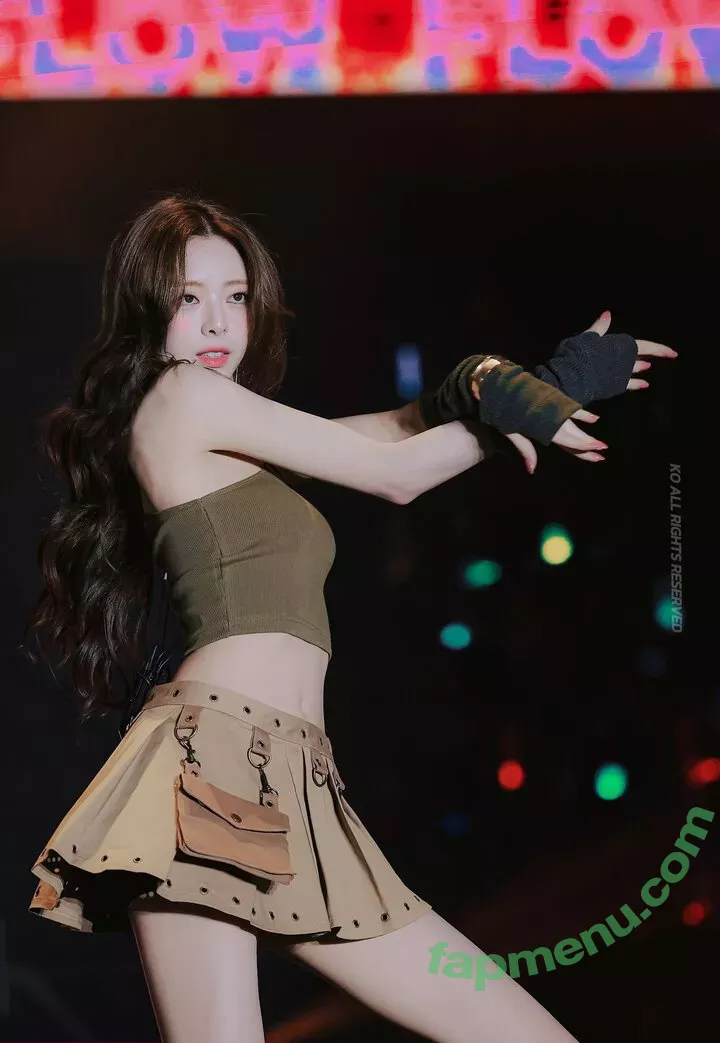 itzy.all.in.us nude photo #0221 (Shin Yu Na / Yuna ITZY / 유나)