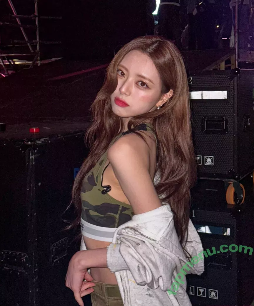 itzy.all.in.us nude photo #0224 (Shin Yu Na / Yuna ITZY / 유나)