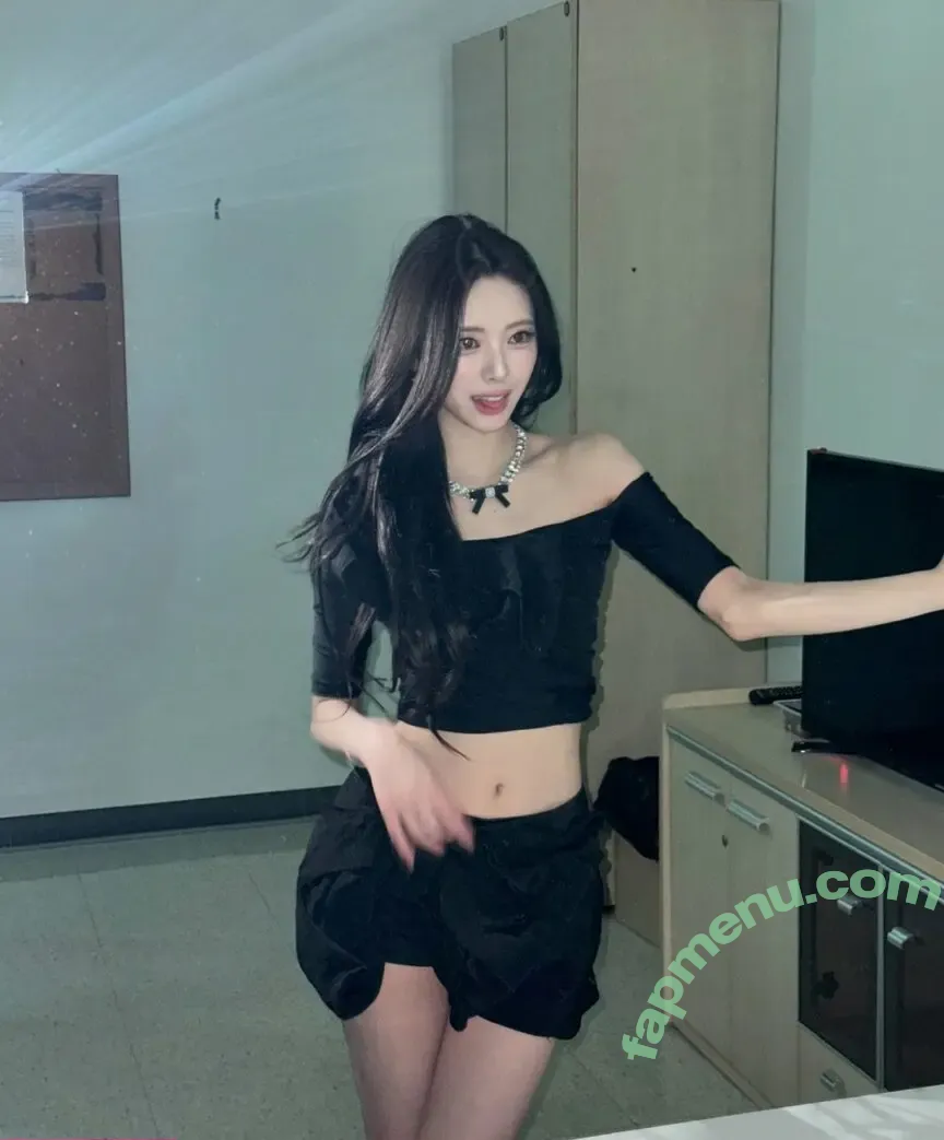 itzy.all.in.us nude photo #0303 (Shin Yu Na / Yuna ITZY / 유나)