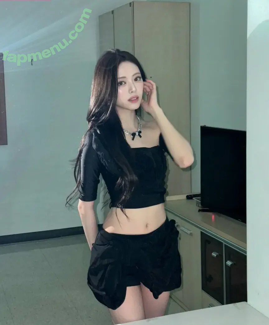 itzy.all.in.us nude photo #0304 (Shin Yu Na / Yuna ITZY / 유나)