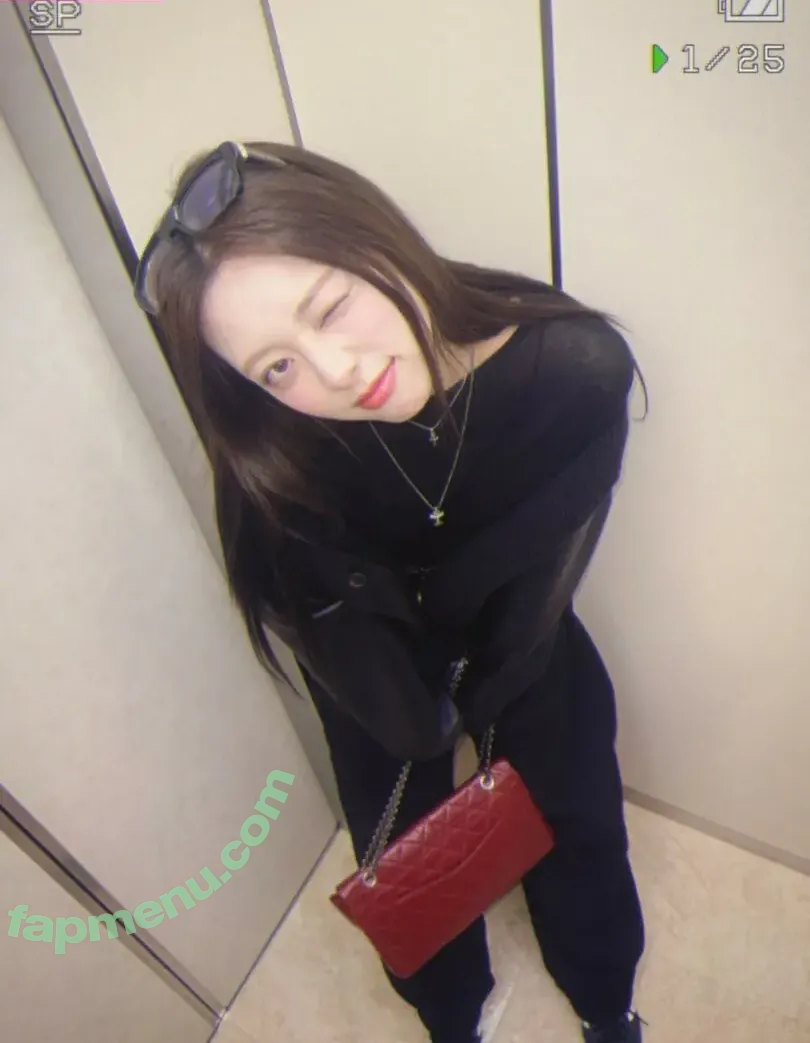 itzy.all.in.us nude photo #0312 (Shin Yu Na / Yuna ITZY / 유나)