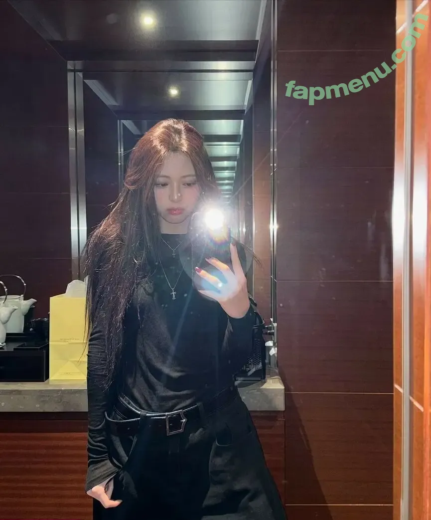 itzy.all.in.us nude photo #0321 (Shin Yu Na / Yuna ITZY / 유나)