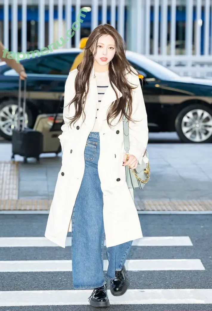 itzy.all.in.us nude photo #0347 (Shin Yu Na / Yuna ITZY / 유나)