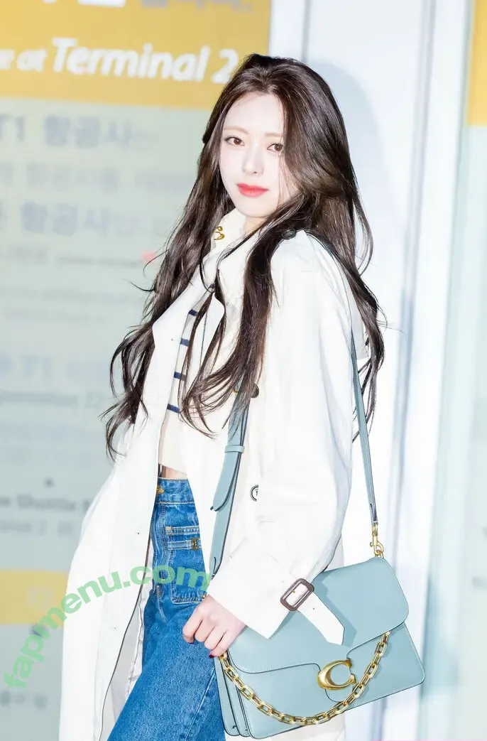 itzy.all.in.us nude photo #0357 (Shin Yu Na / Yuna ITZY / 유나)