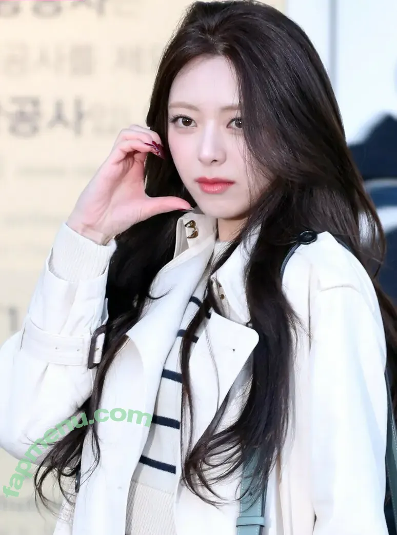 itzy.all.in.us nude photo #0367 (Shin Yu Na / Yuna ITZY / 유나)