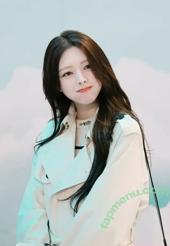 itzy.all.in.us nude photo #0371 (Shin Yu Na / Yuna ITZY / 유나)