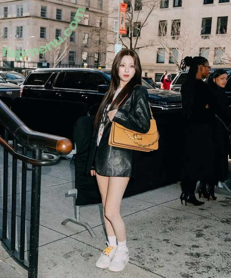 itzy.all.in.us nude photo #0382 (Shin Yu Na / Yuna ITZY / 유나)