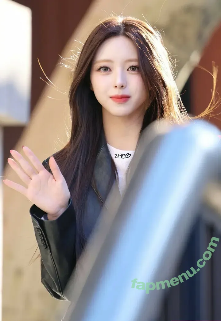 itzy.all.in.us nude photo #0385 (Shin Yu Na / Yuna ITZY / 유나)