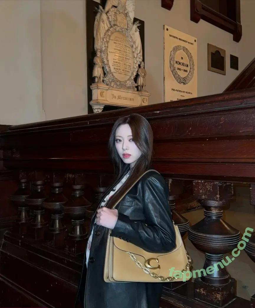 itzy.all.in.us nude photo #0389 (Shin Yu Na / Yuna ITZY / 유나)