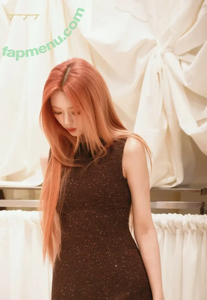itzy.all.in.us nude photo #0436 (Shin Yu Na / Yuna ITZY / 유나)