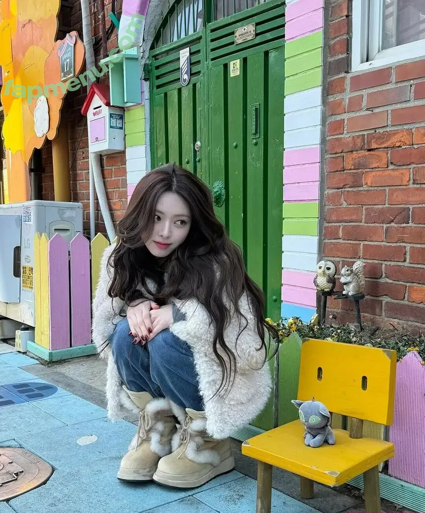 itzy.all.in.us nude photo #0483 (Shin Yu Na / Yuna ITZY / 유나)