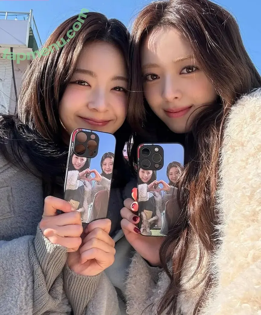 itzy.all.in.us nude photo #0487 (Shin Yu Na / Yuna ITZY / 유나)