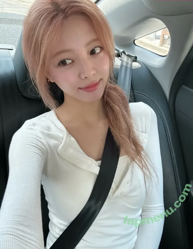 itzy.all.in.us nude photo #0553 (Shin Yu Na / Yuna ITZY / 유나)
