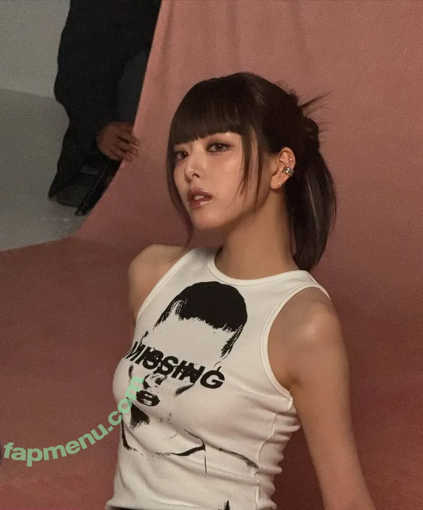 itzy.all.in.us nude photo #0556 (Shin Yu Na / Yuna ITZY / 유나)