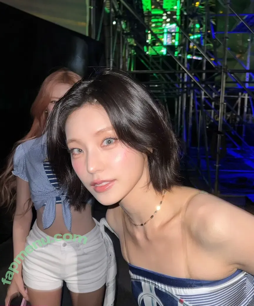 itzy.all.in.us nude photo #0571 (Shin Yu Na / Yuna ITZY / 유나)