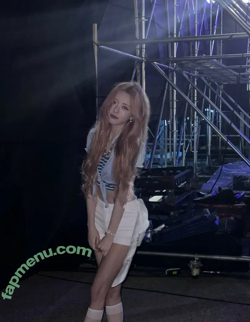itzy.all.in.us nude photo #0580 (Shin Yu Na / Yuna ITZY / 유나)