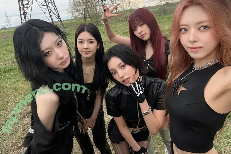 itzy.all.in.us nude photo #0587 (Shin Yu Na / Yuna ITZY / 유나)