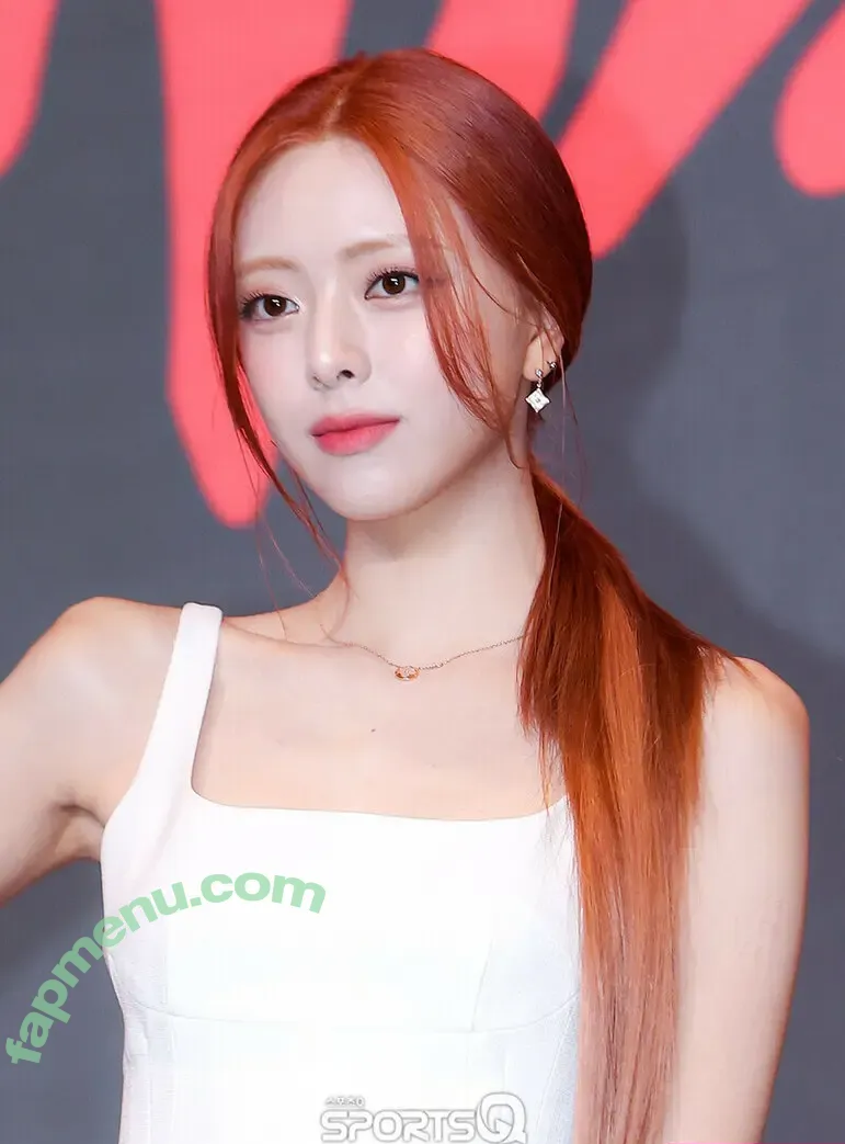 itzy.all.in.us nude photo #0596 (Shin Yu Na / Yuna ITZY / 유나)