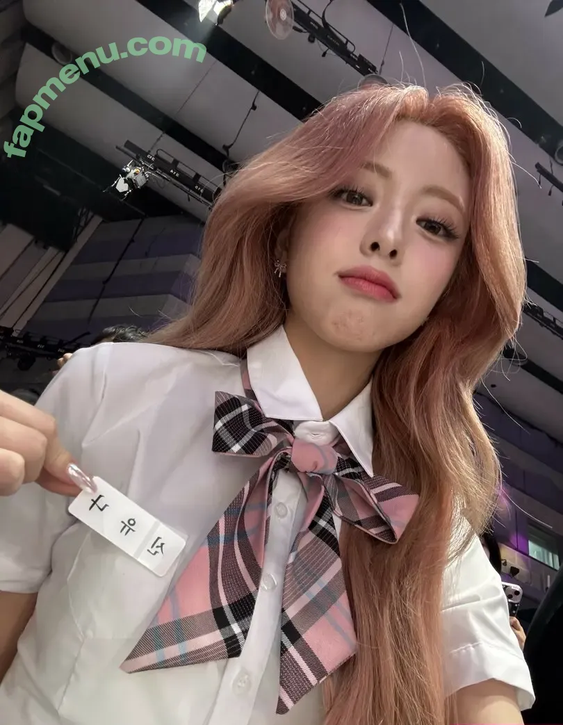 itzy.all.in.us nude photo #0614 (Shin Yu Na / Yuna ITZY / 유나)