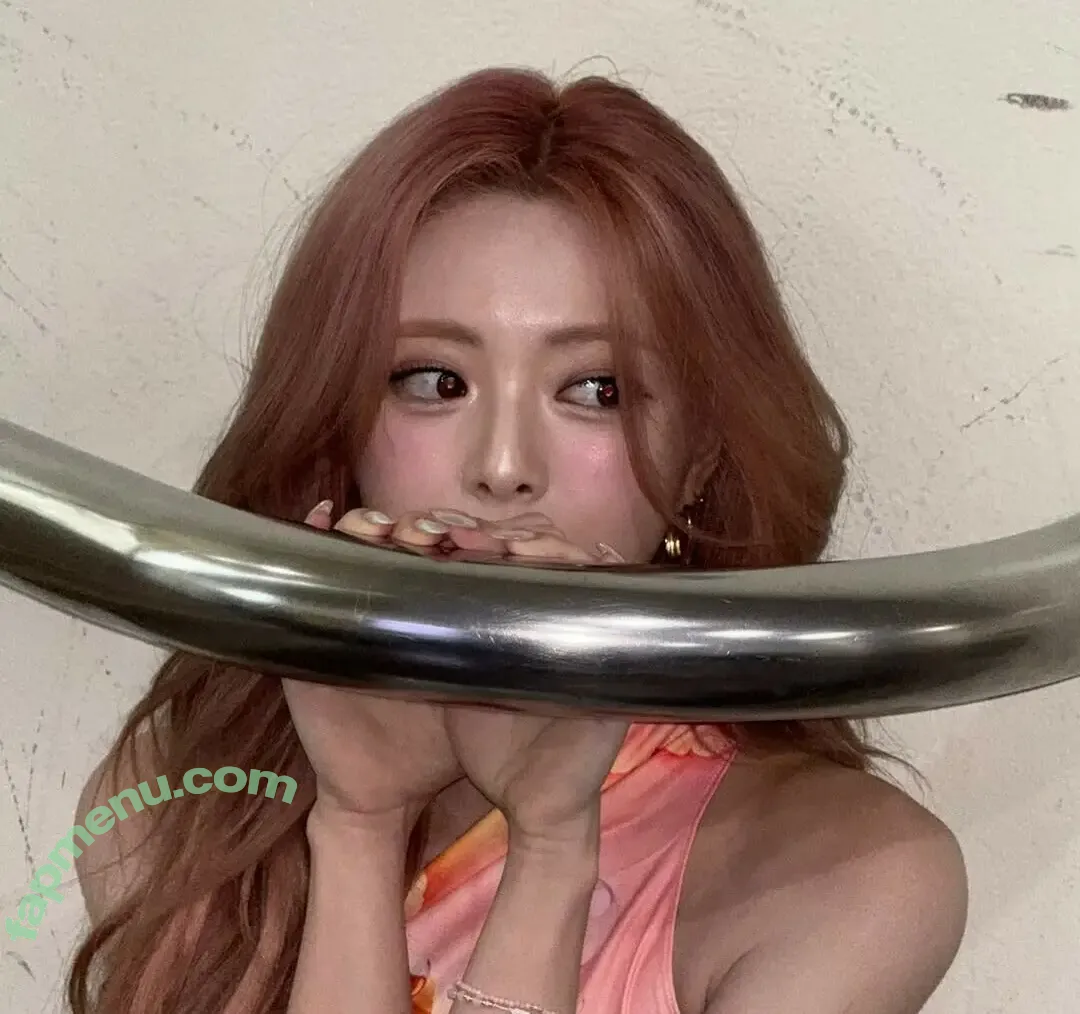 itzy.all.in.us nude photo #0624 (Shin Yu Na / Yuna ITZY / 유나)
