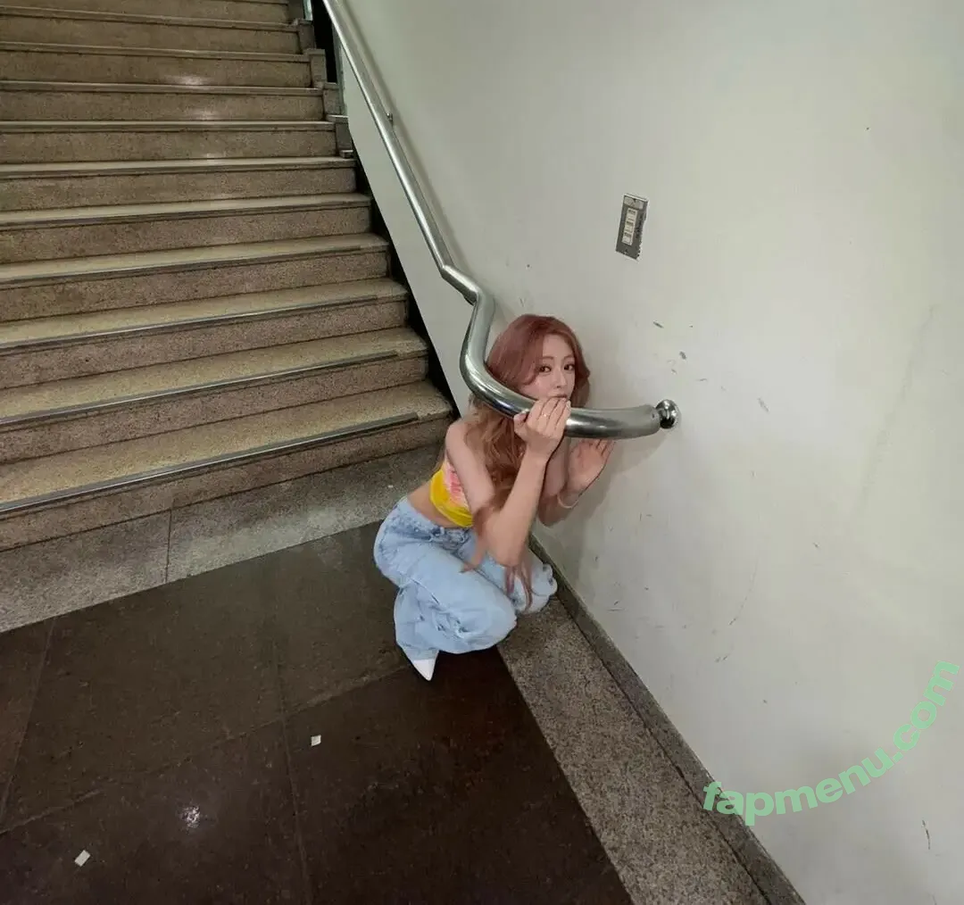 itzy.all.in.us nude photo #0628 (Shin Yu Na / Yuna ITZY / 유나)