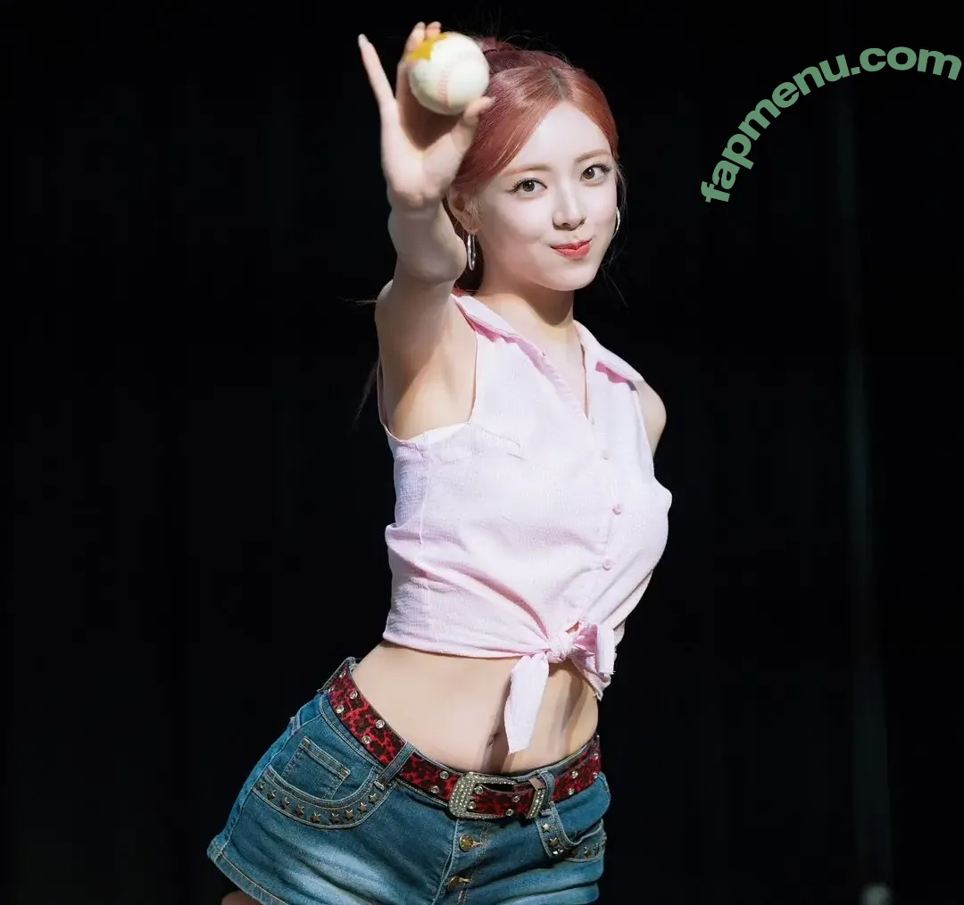 itzy.all.in.us nude photo #0638 (Shin Yu Na / Yuna ITZY / 유나)