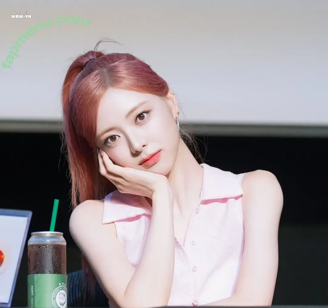 itzy.all.in.us nude photo #0643 (Shin Yu Na / Yuna ITZY / 유나)