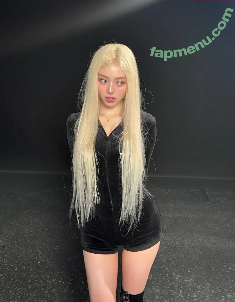 itzy.all.in.us nude photo #0657 (Shin Yu Na / Yuna ITZY / 유나)