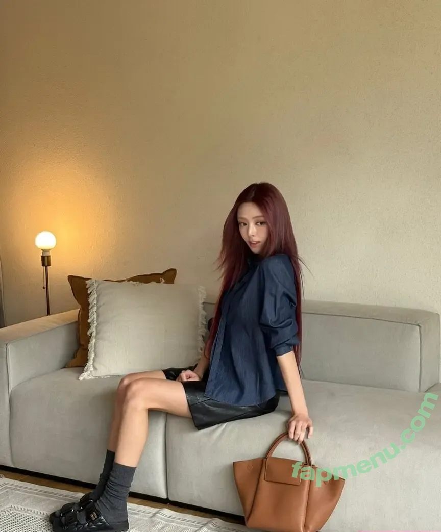 itzy.all.in.us nude photo #0805 (Shin Yu Na / Yuna ITZY / 유나)