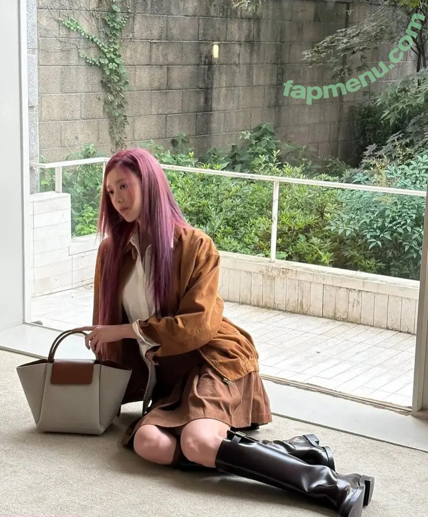 itzy.all.in.us nude photo #0809 (Shin Yu Na / Yuna ITZY / 유나)