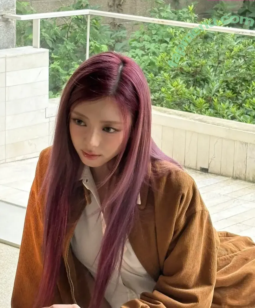 itzy.all.in.us nude photo #0811 (Shin Yu Na / Yuna ITZY / 유나)