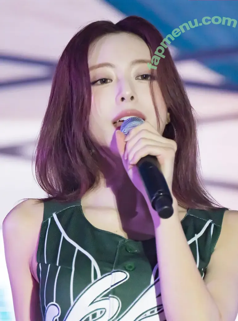 itzy.all.in.us nude photo #0831 (Shin Yu Na / Yuna ITZY / 유나)