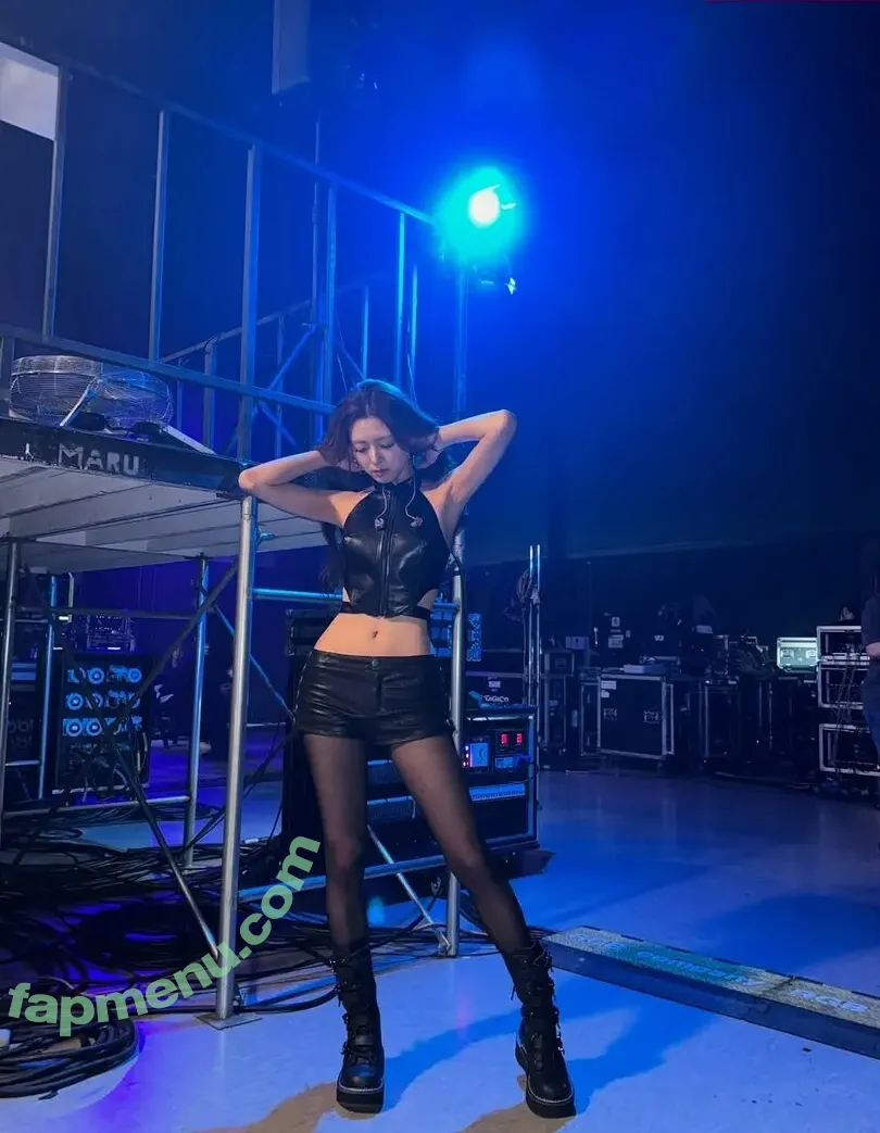 itzy.all.in.us nude photo #0868 (Shin Yu Na / Yuna ITZY / 유나)