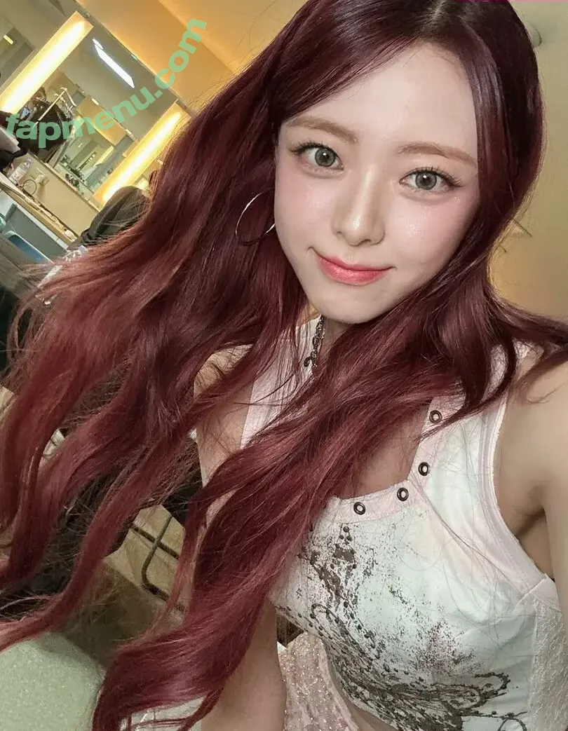 itzy.all.in.us nude photo #0879 (Shin Yu Na / Yuna ITZY / 유나)