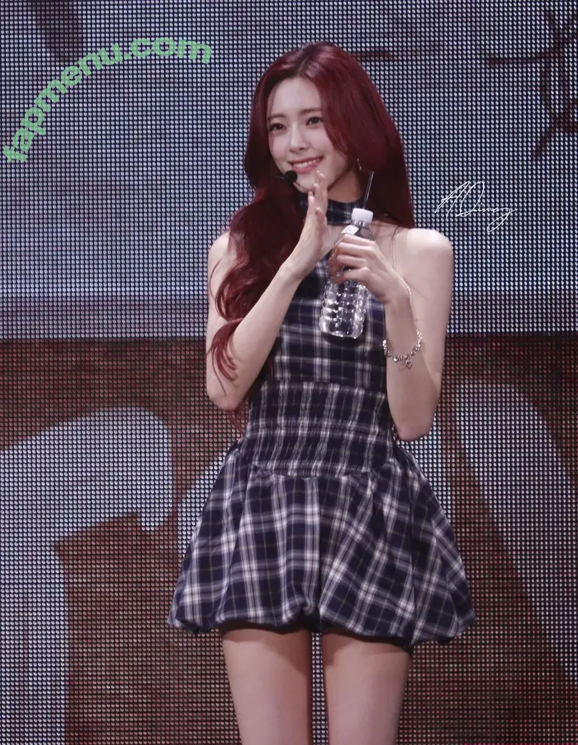 itzy.all.in.us nude photo #0880 (Shin Yu Na / Yuna ITZY / 유나)