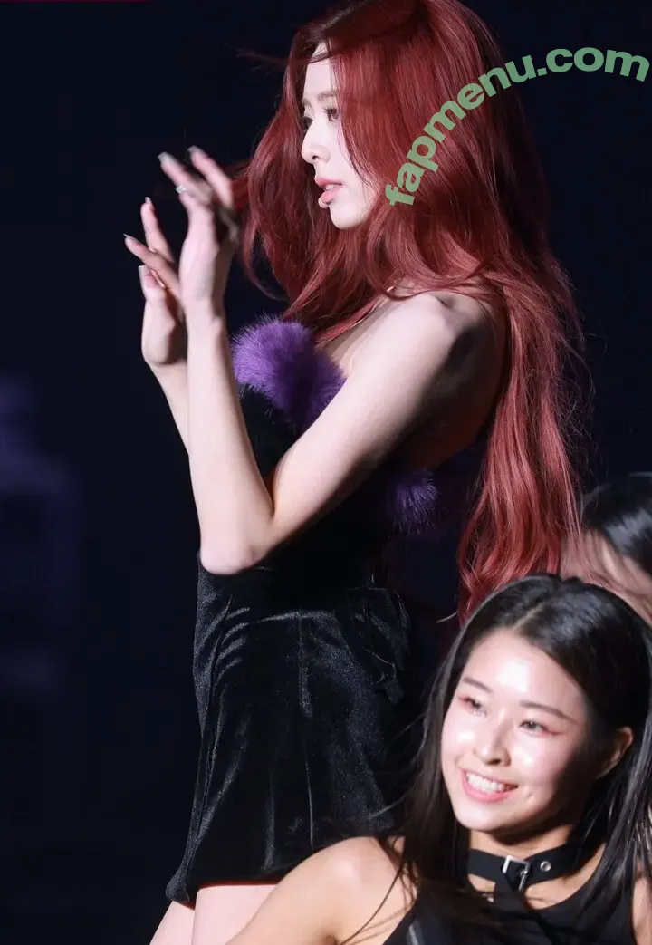 itzy.all.in.us nude photo #0886 (Shin Yu Na / Yuna ITZY / 유나)