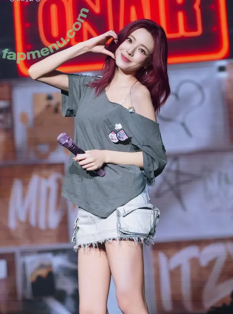itzy.all.in.us nude photo #0892 (Shin Yu Na / Yuna ITZY / 유나)