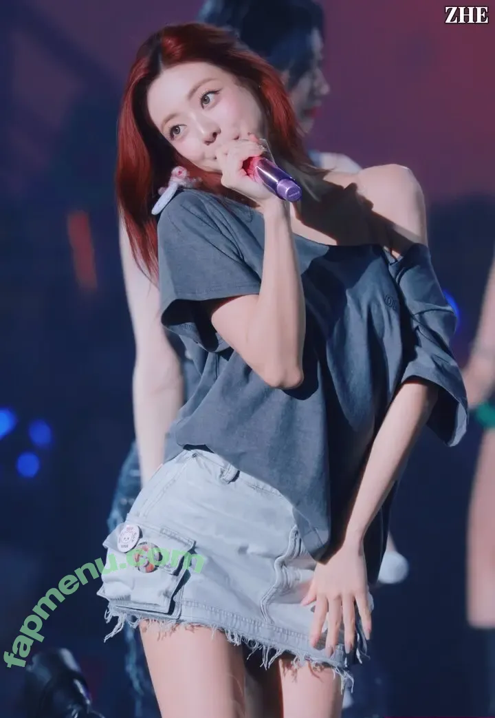 itzy.all.in.us nude photo #0895 (Shin Yu Na / Yuna ITZY / 유나)