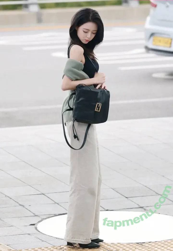 itzy.all.in.us nude photo #0908 (Shin Yu Na / Yuna ITZY / 유나)