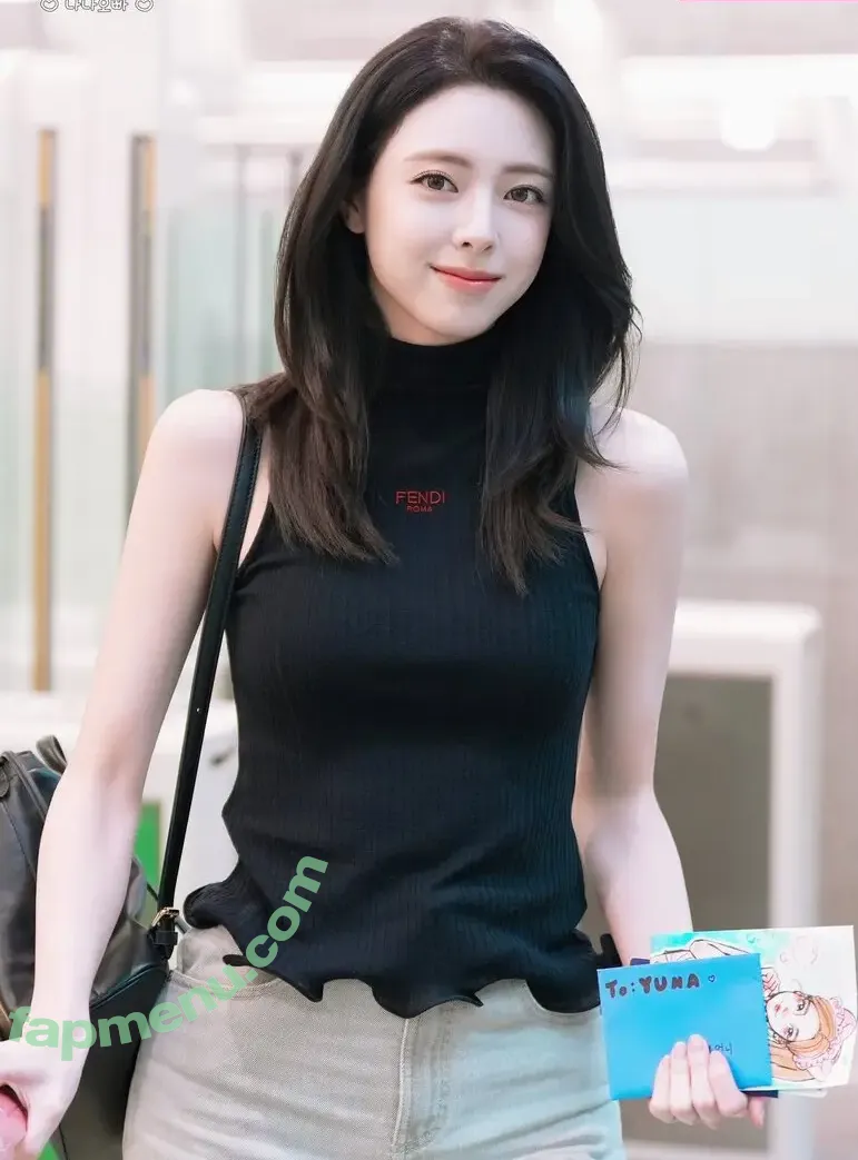 itzy.all.in.us nude photo #0916 (Shin Yu Na / Yuna ITZY / 유나)